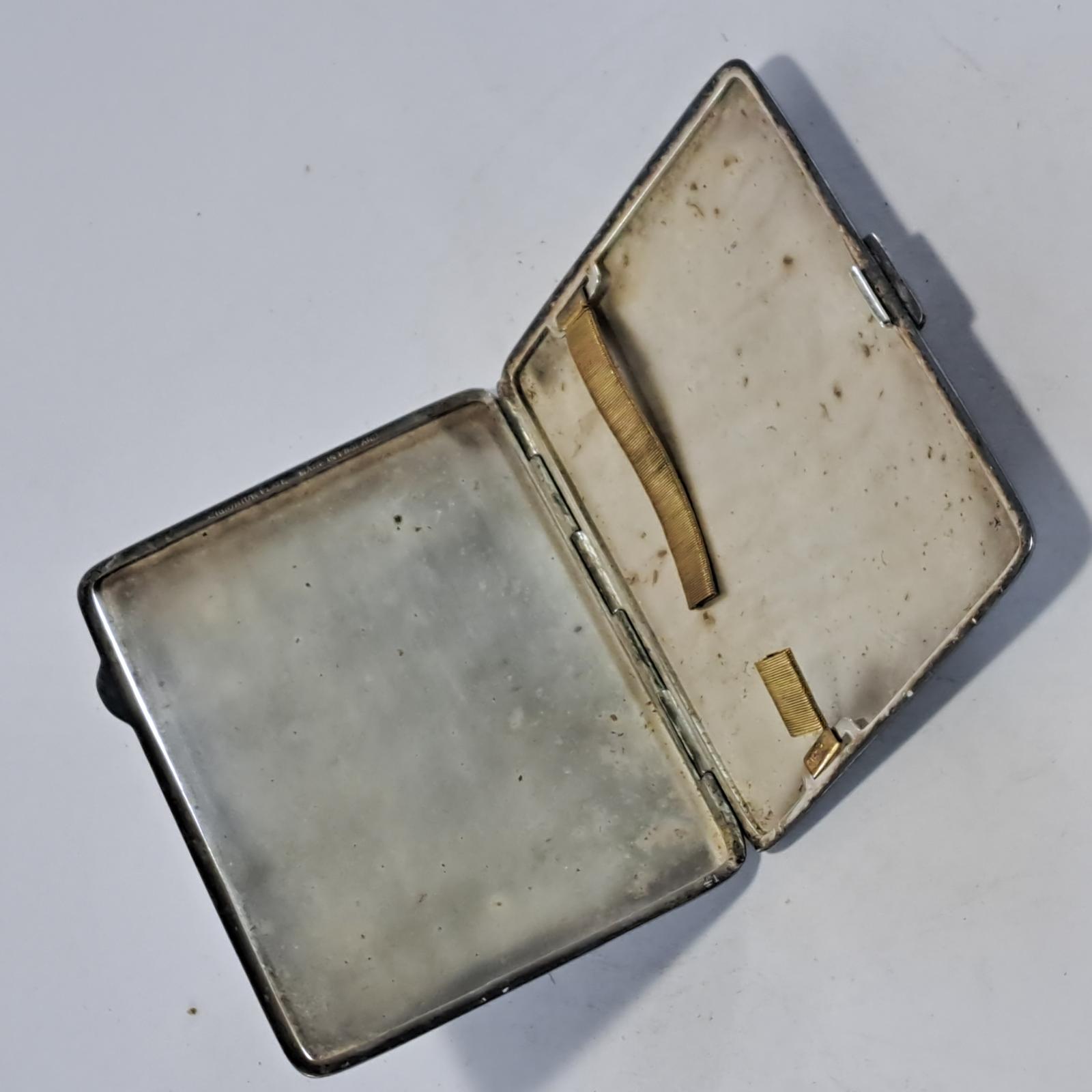 17.11 cigarette tin 