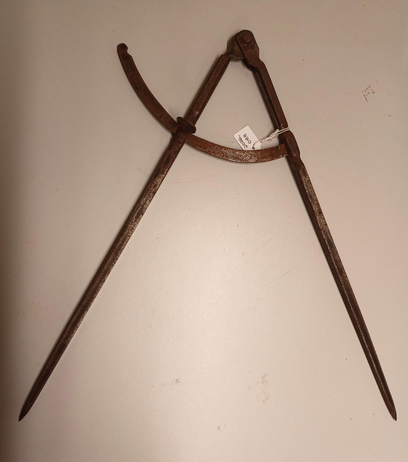 metal divider - compass