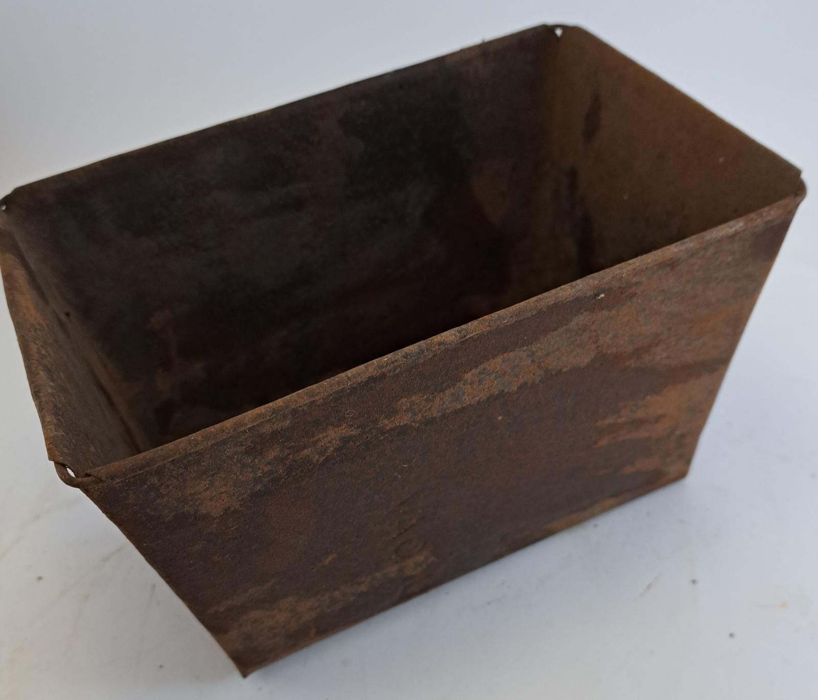 78.46 cake tin