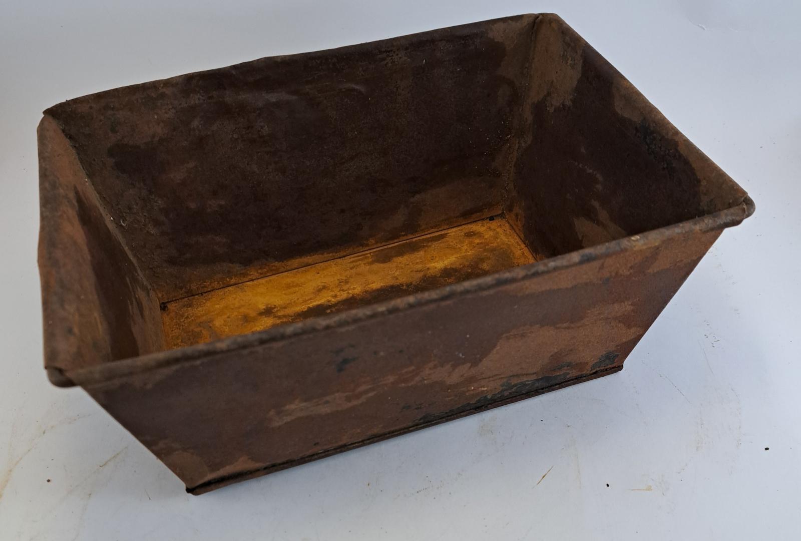78.47 bread tin