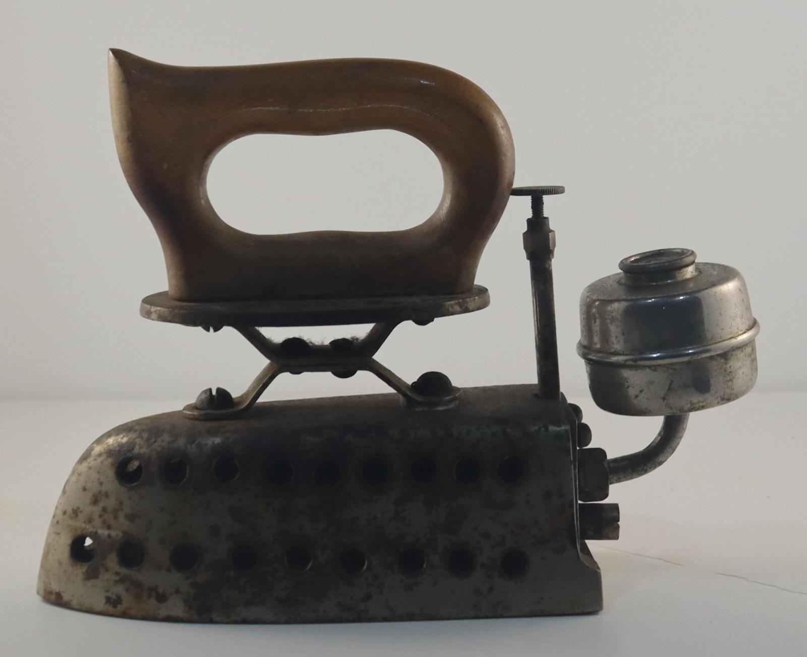 Side view of Polishing Iron