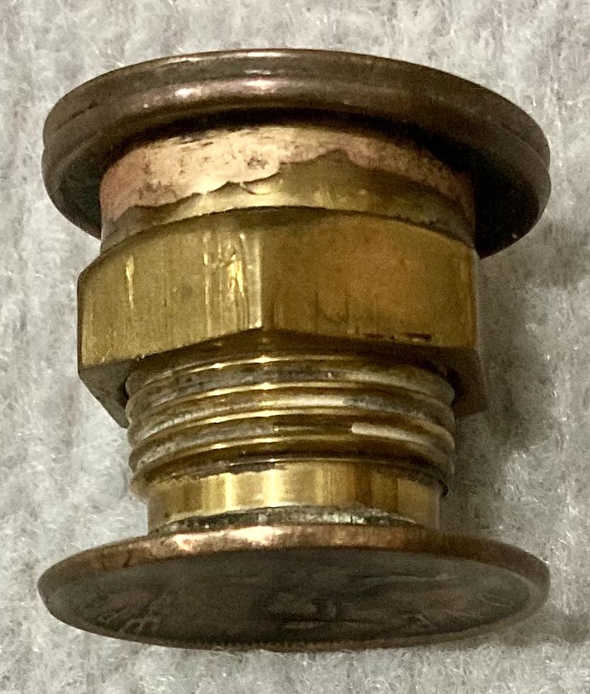 Victorian era circular threaded snuff container - side view showing thread