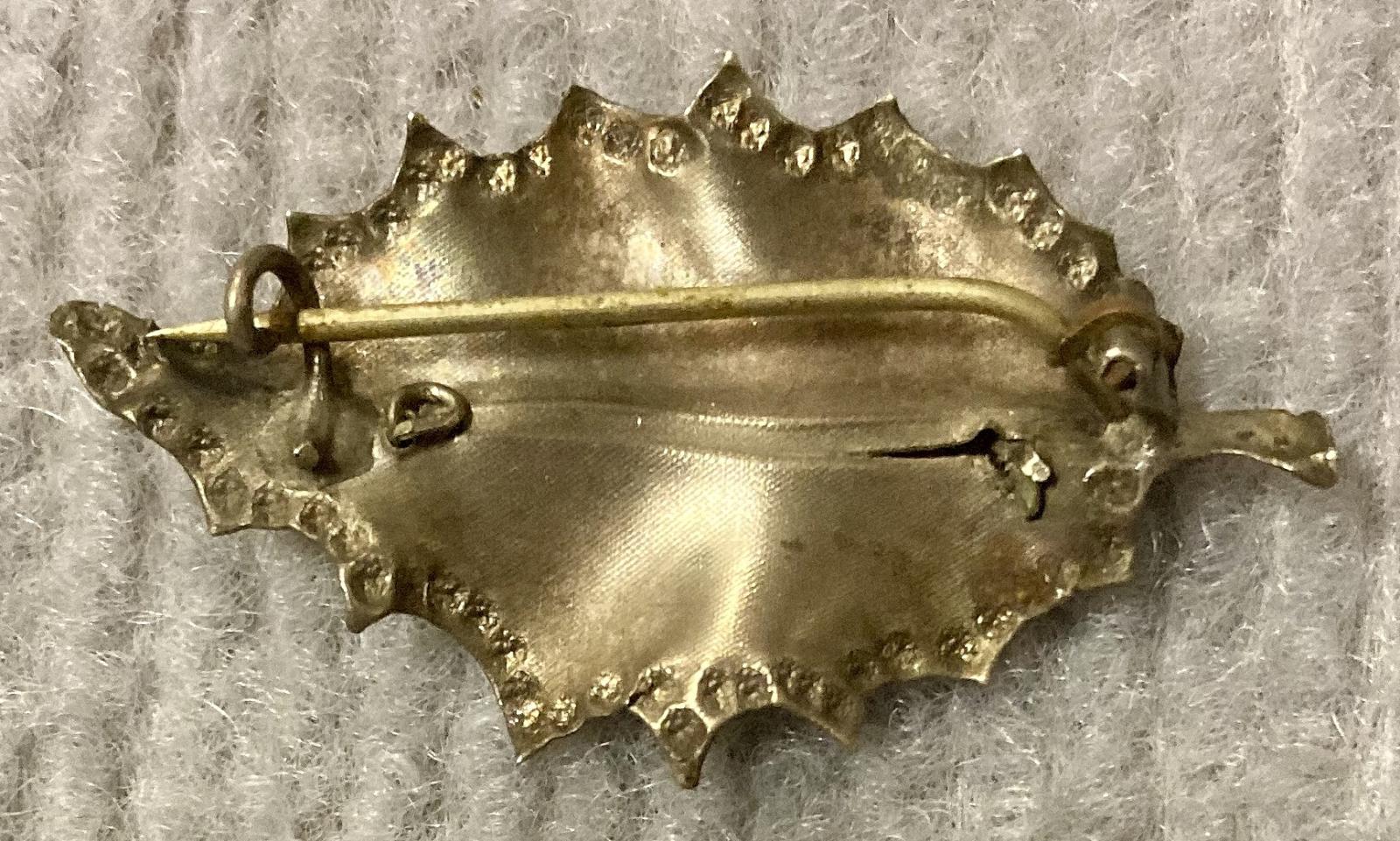 Reverse of WWI Ypres souvenir sweetheart brooch with leaf design