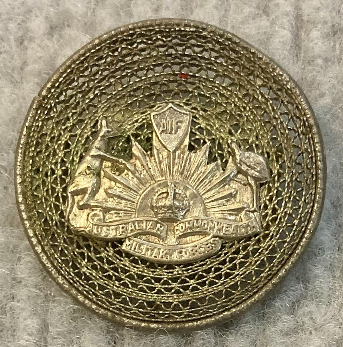 WWI A.I.F. sterling silver filigree sweetheart Rising Sun badge