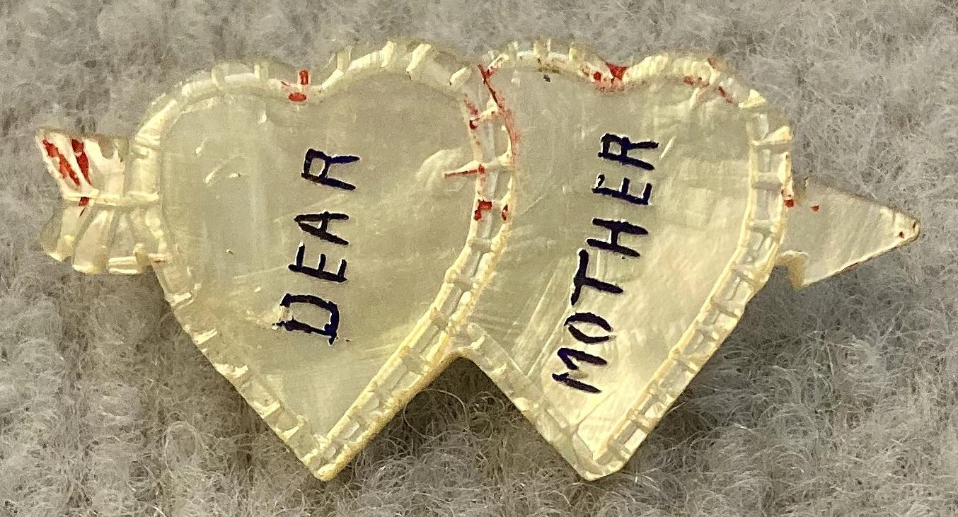 Mother of pearl hearts and arrow sweetheart brooch for 'Dear Mother'
