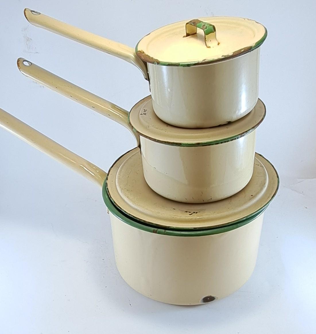 set of saucepans 24.35 a,c,b,d,e,f