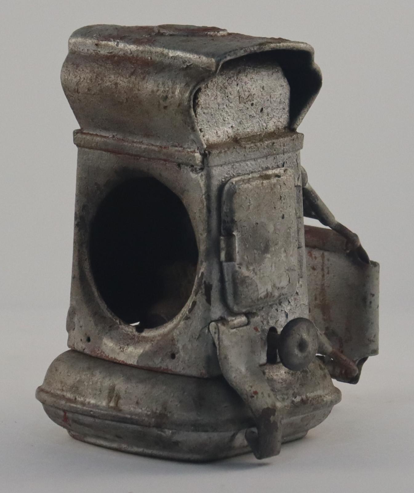 Side view of Bicycle Lamp with door closed