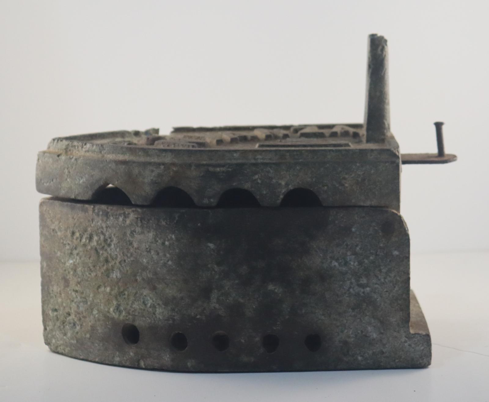 Side view of Box Iron