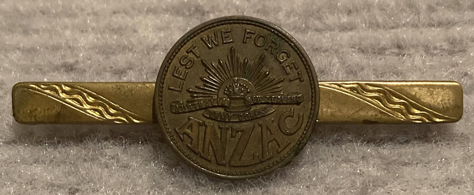 'Lest we forget ANZAC' tie or lapel pin