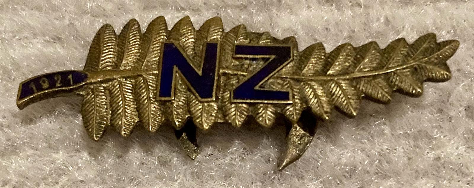 1921 New Zealand silver fern sweetheart brooch