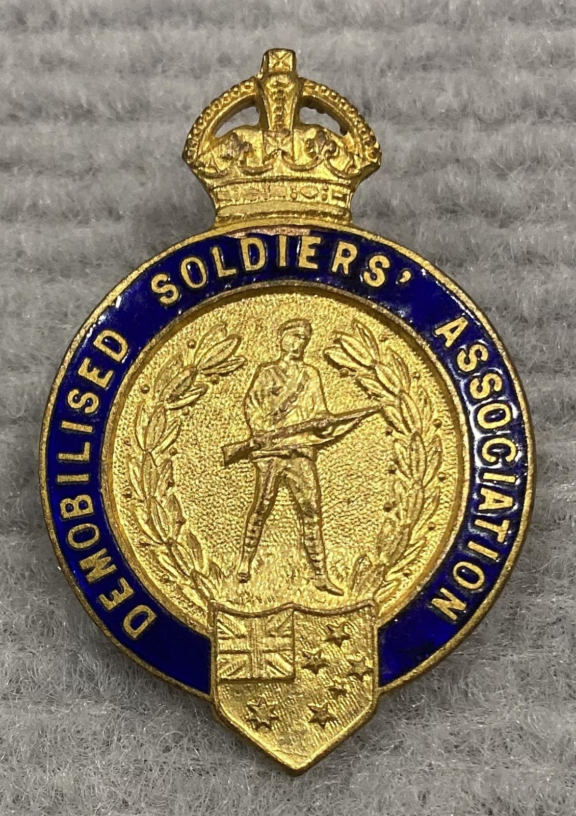 WWI era Demobilised Soldiers' Association member's lapel badge