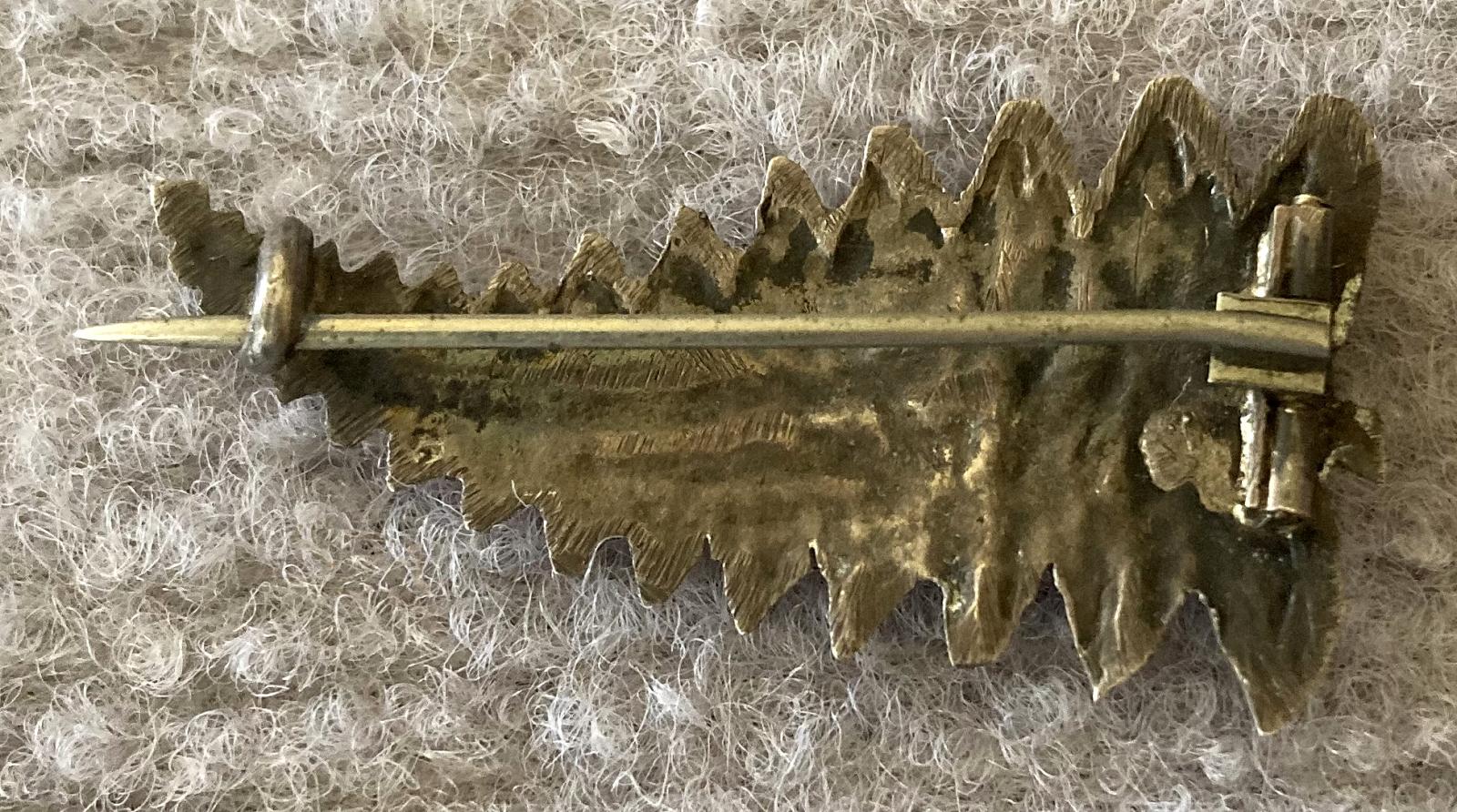 Reverse of WWI era NZ silver fern sweetheart brooch - large