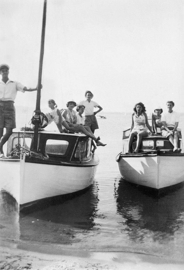 Bright Family Boat