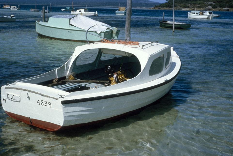 Bright Family Boat