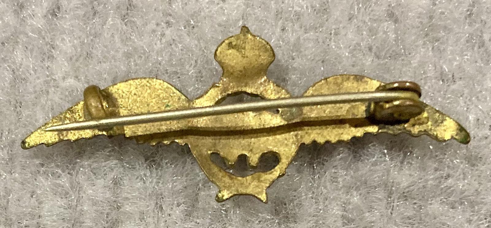 Reverse of Royal Air Force gold tone and enamel sweetheart brooch - 6