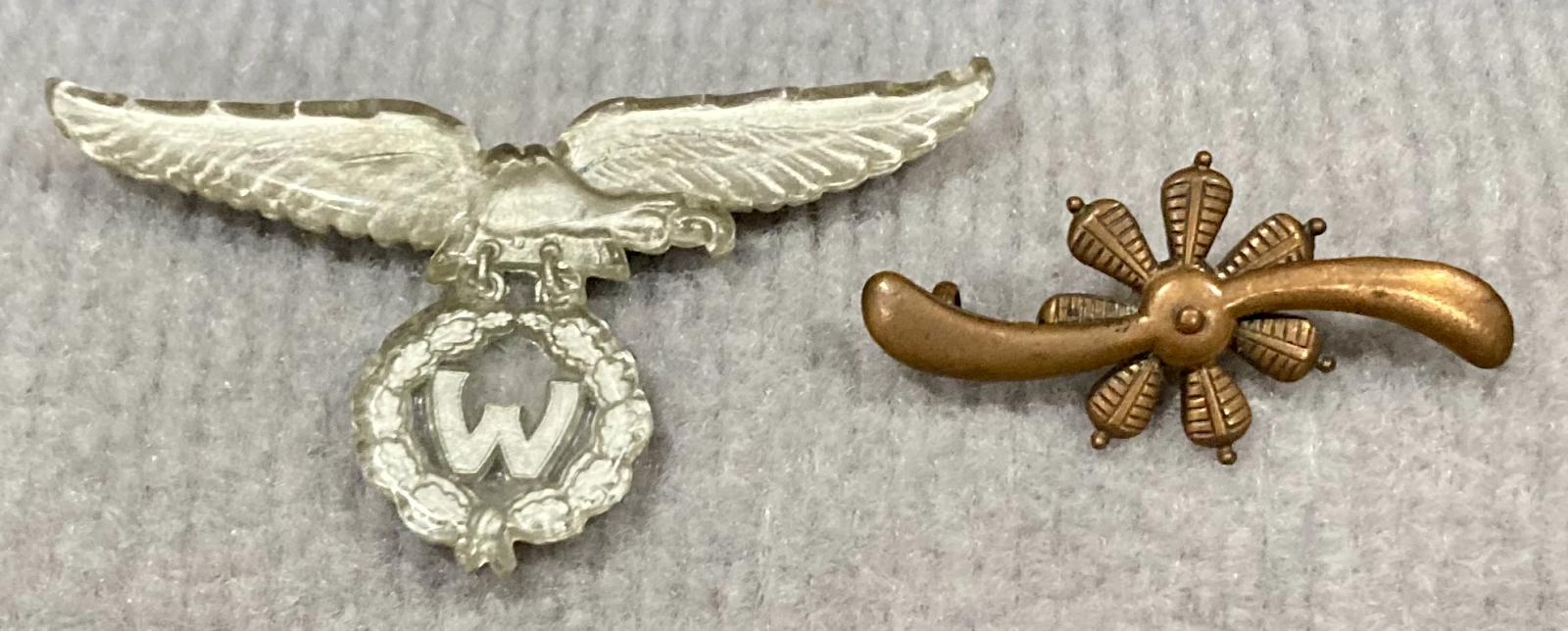 Koninklijk Nederlandsch-Indisch Leger (Royal Netherlands East Indies Army Air Force) Perspex sweetheart brooch and metal wings
