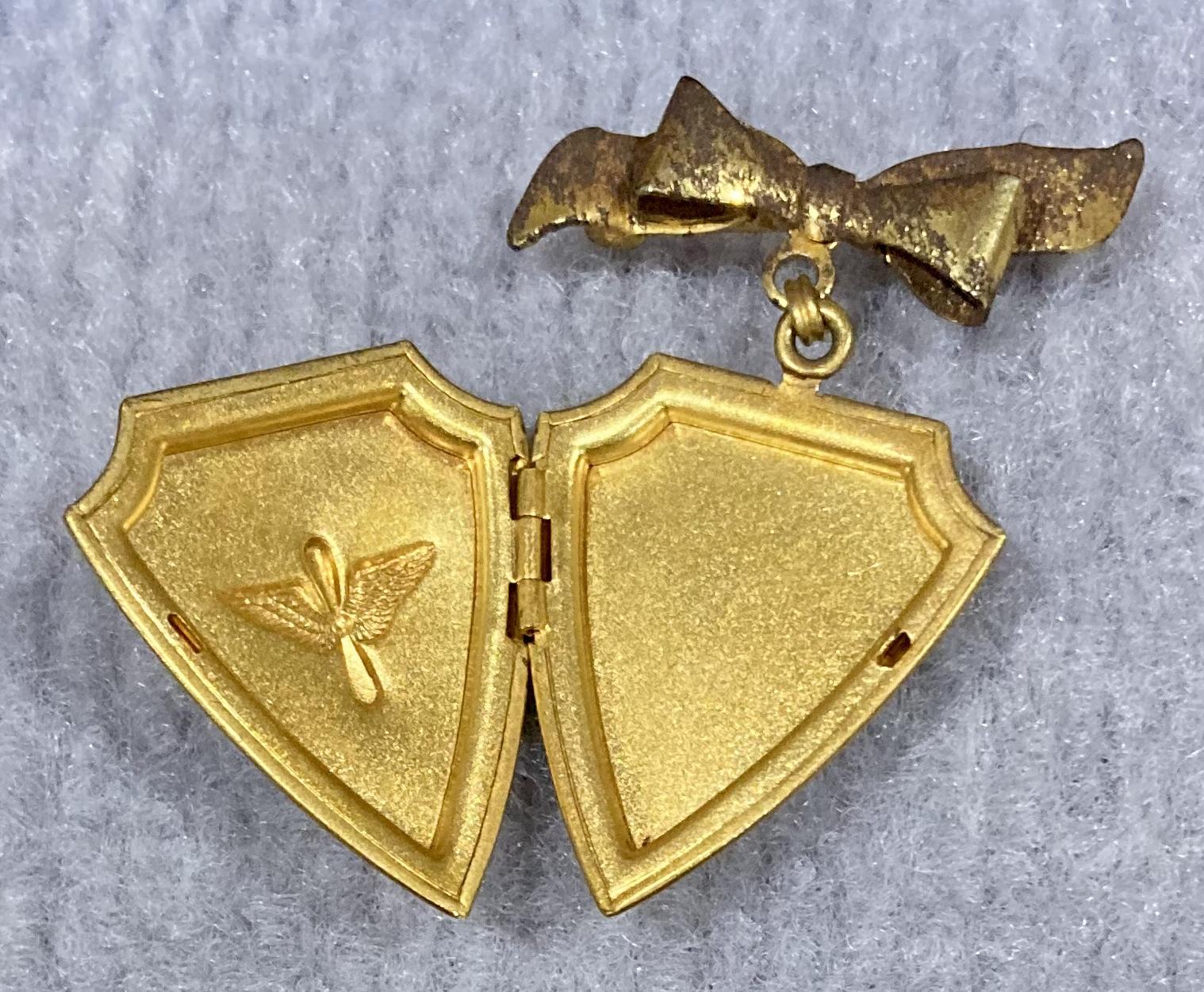 United States Army Air Force gold tone locket suspended from bow - open