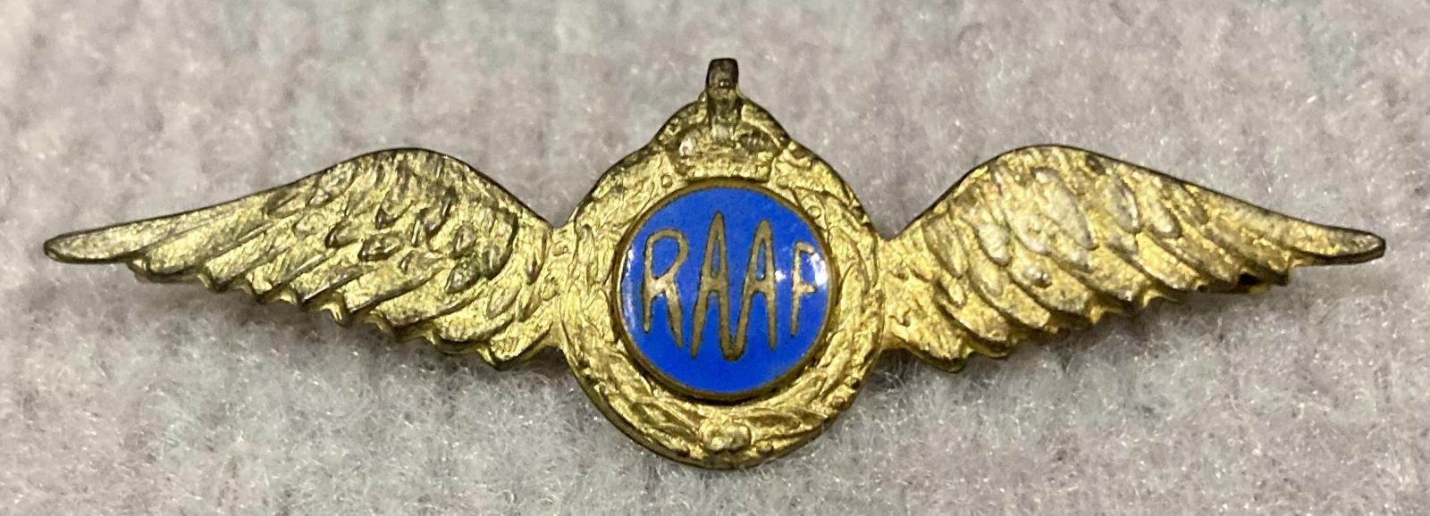 Royal Australian Air Force 9 carat gold, silver lined blue enamel sweetheart brooch