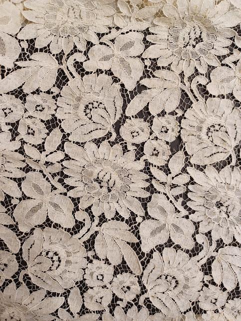 JEAN FRUSHER weddingdress - lace pattern