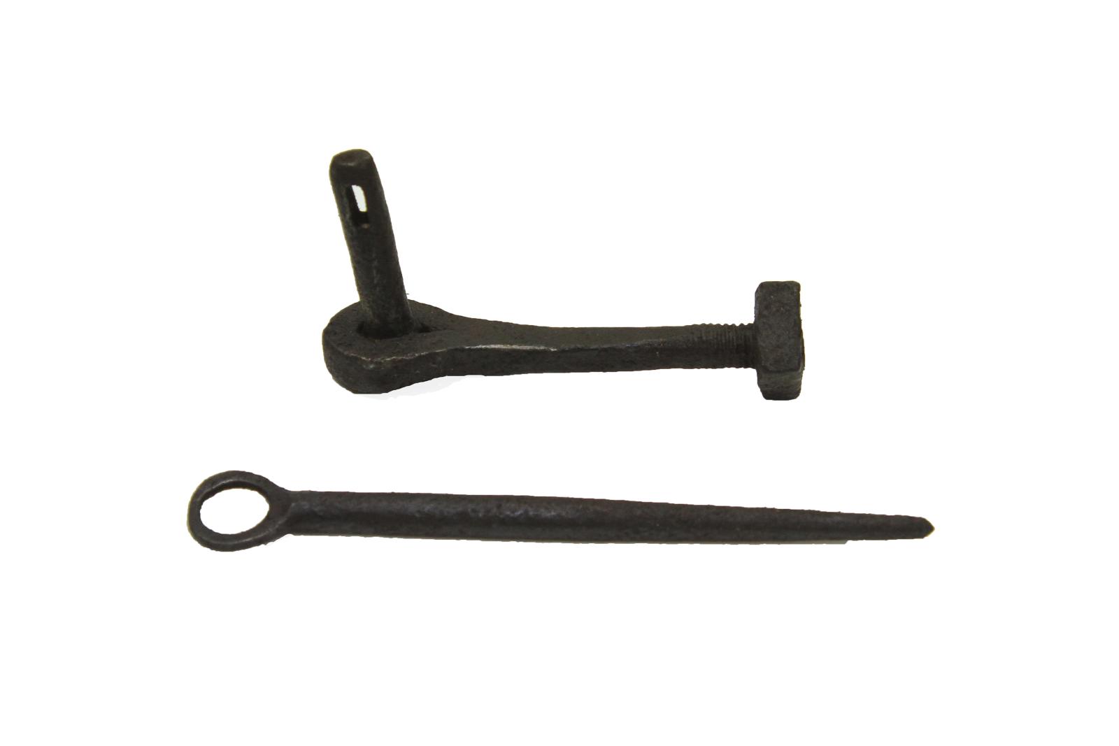 hand forged items, unidentified x 2
