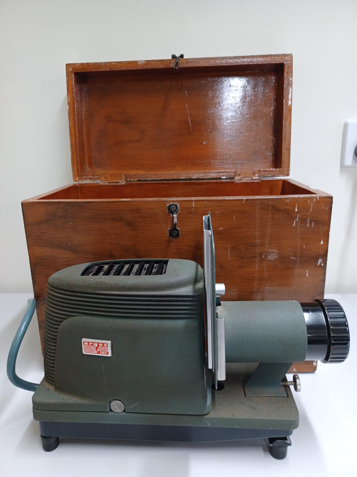 Projector - "Argus 200"