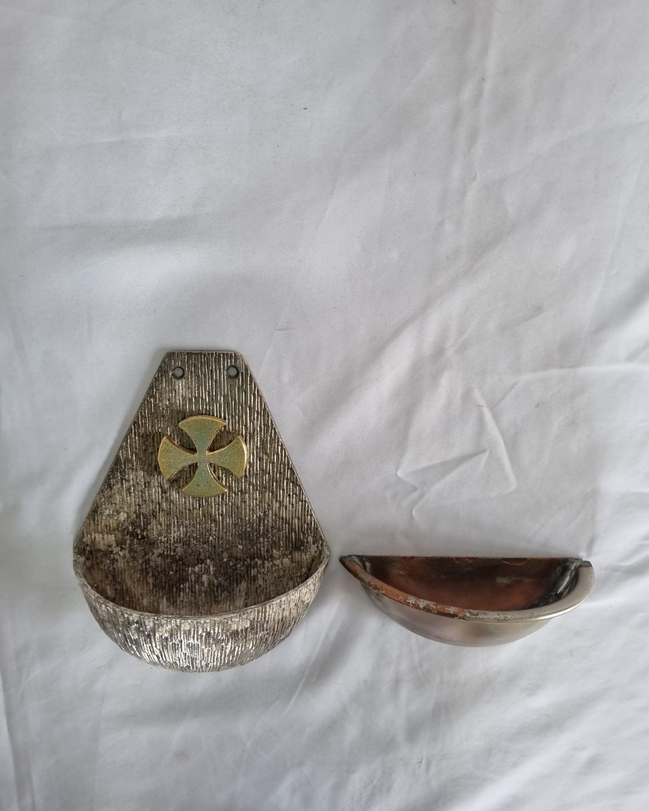 26-376 Metal (potentially copper) stoup photo with background with basin placed on the side of the stoup top-view.