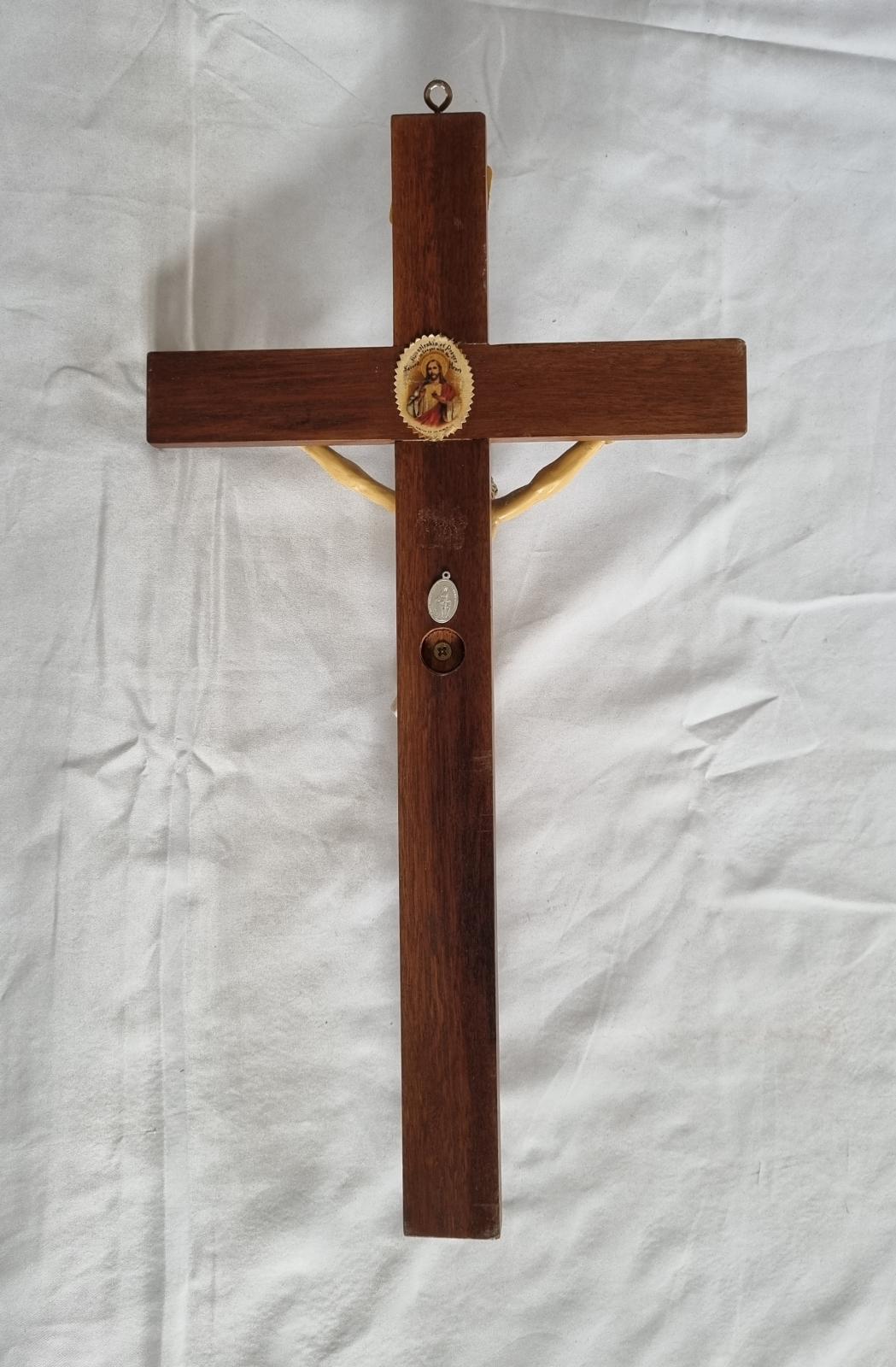 26-377 Wooden Crucifix with a plastic-molded Jesus photo with background back-view.