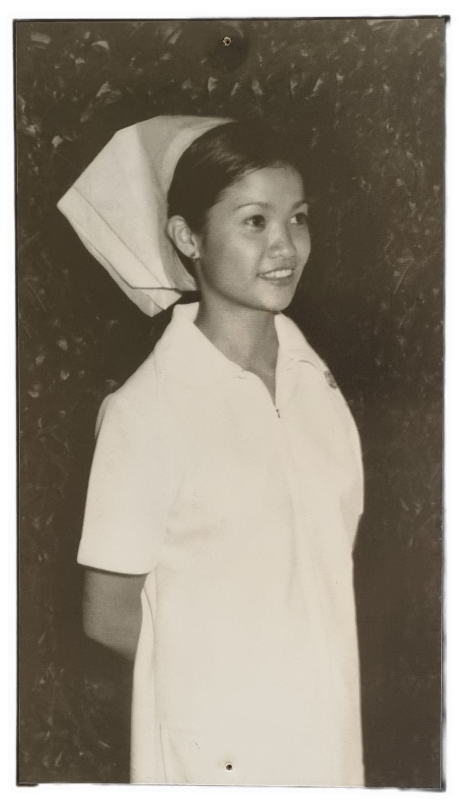 26-382.1 Large Black and White portrait of Gloria Medrana photo without background. 