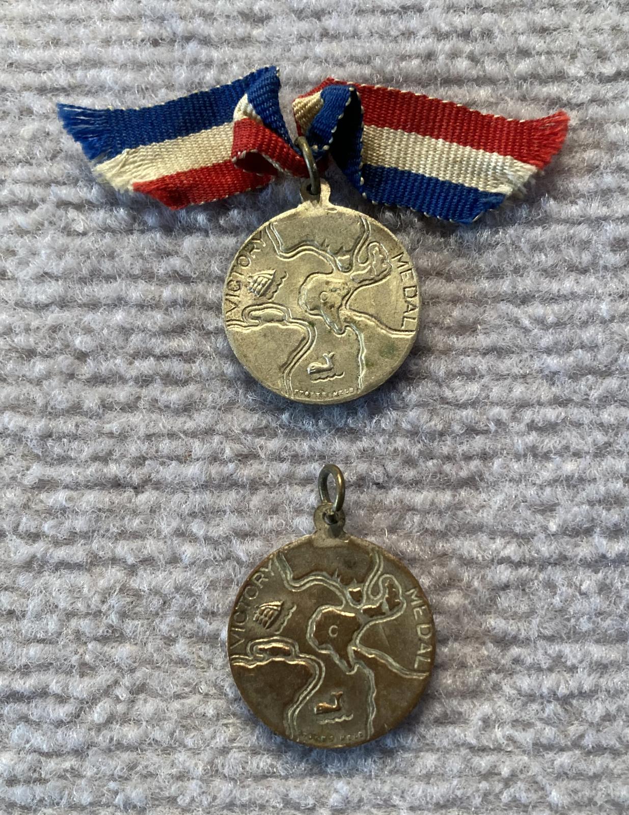 Reverse of 1945 Commemorative Victory Medals - silver and bronze