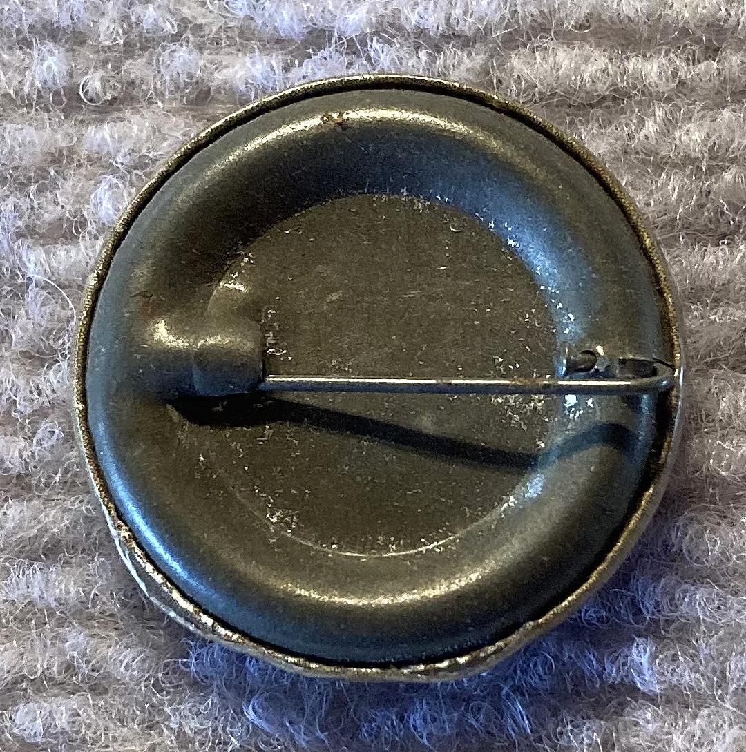 Reverse of Soldiers' Home League fundraising badge/button - Faith
