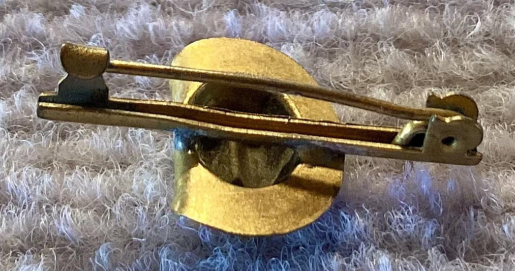 Oblique view of reverse of gold tone slouch hat sweetheart brooch