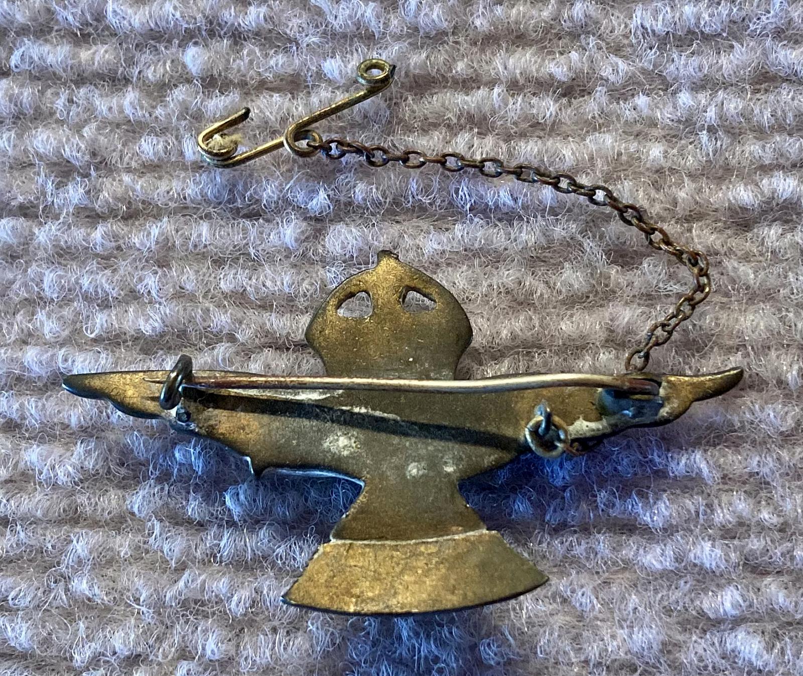 Reverse of WWII era Air Force sweetheart brooch engraved to 'Mother'