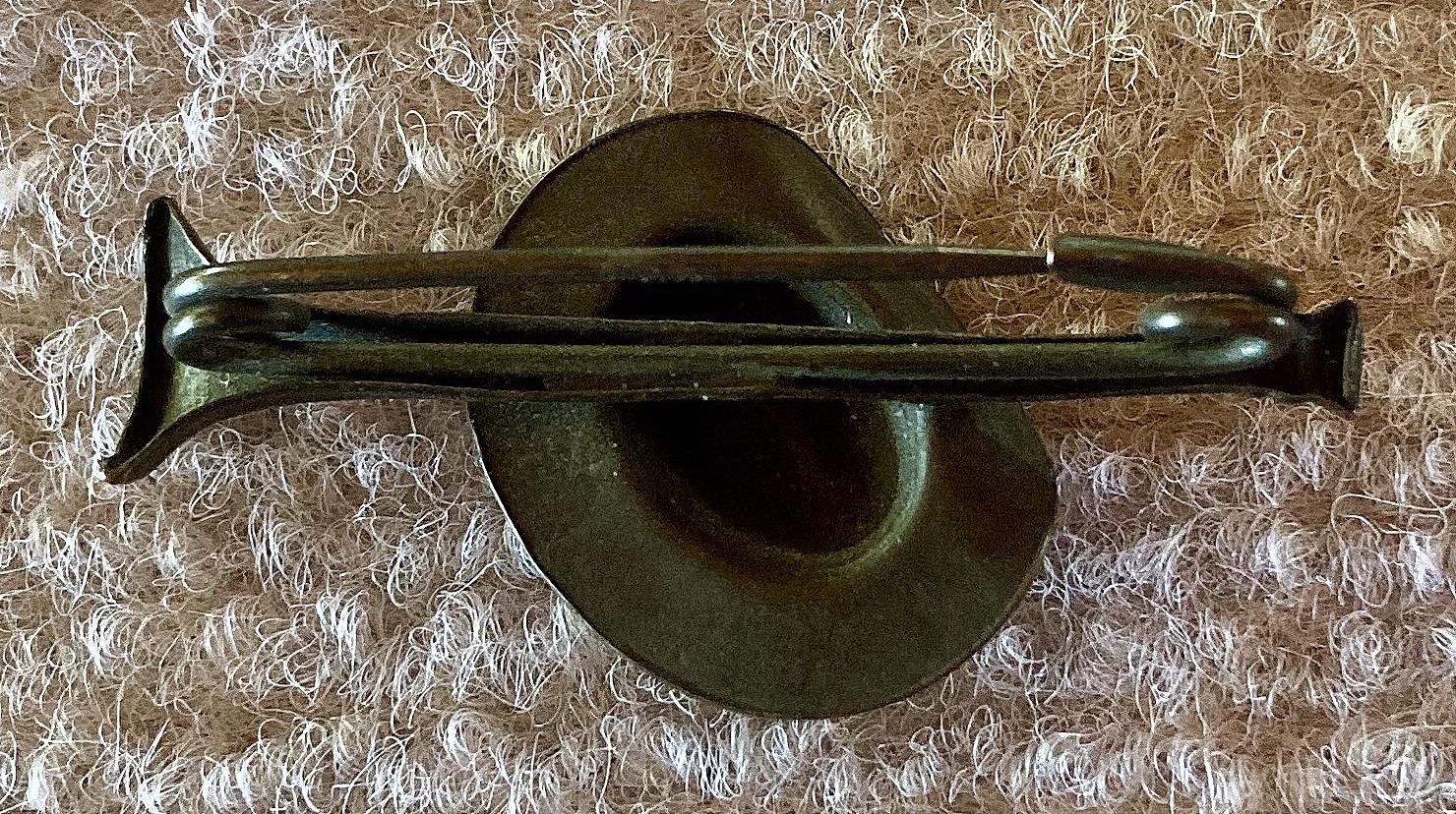 Reverse of metal slouch hat mounted on bugle sweetheart brooch