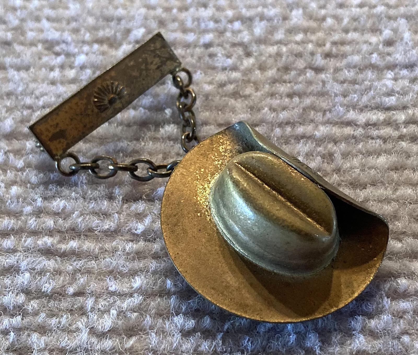Angled view of reverse of slouch hat sweetheart brooch containing soldier portrait - 1