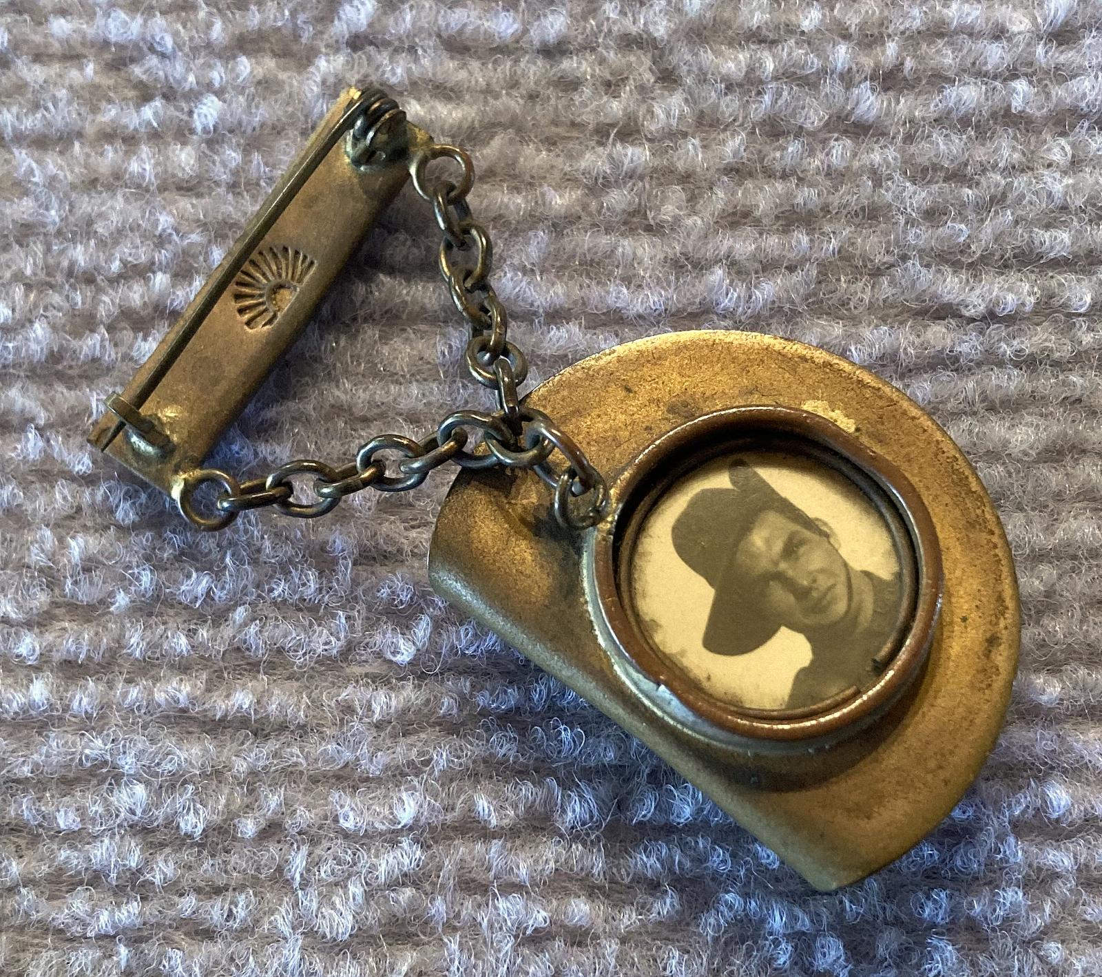 Angled view of slouch hat sweetheart brooch containing soldier portrait - 1