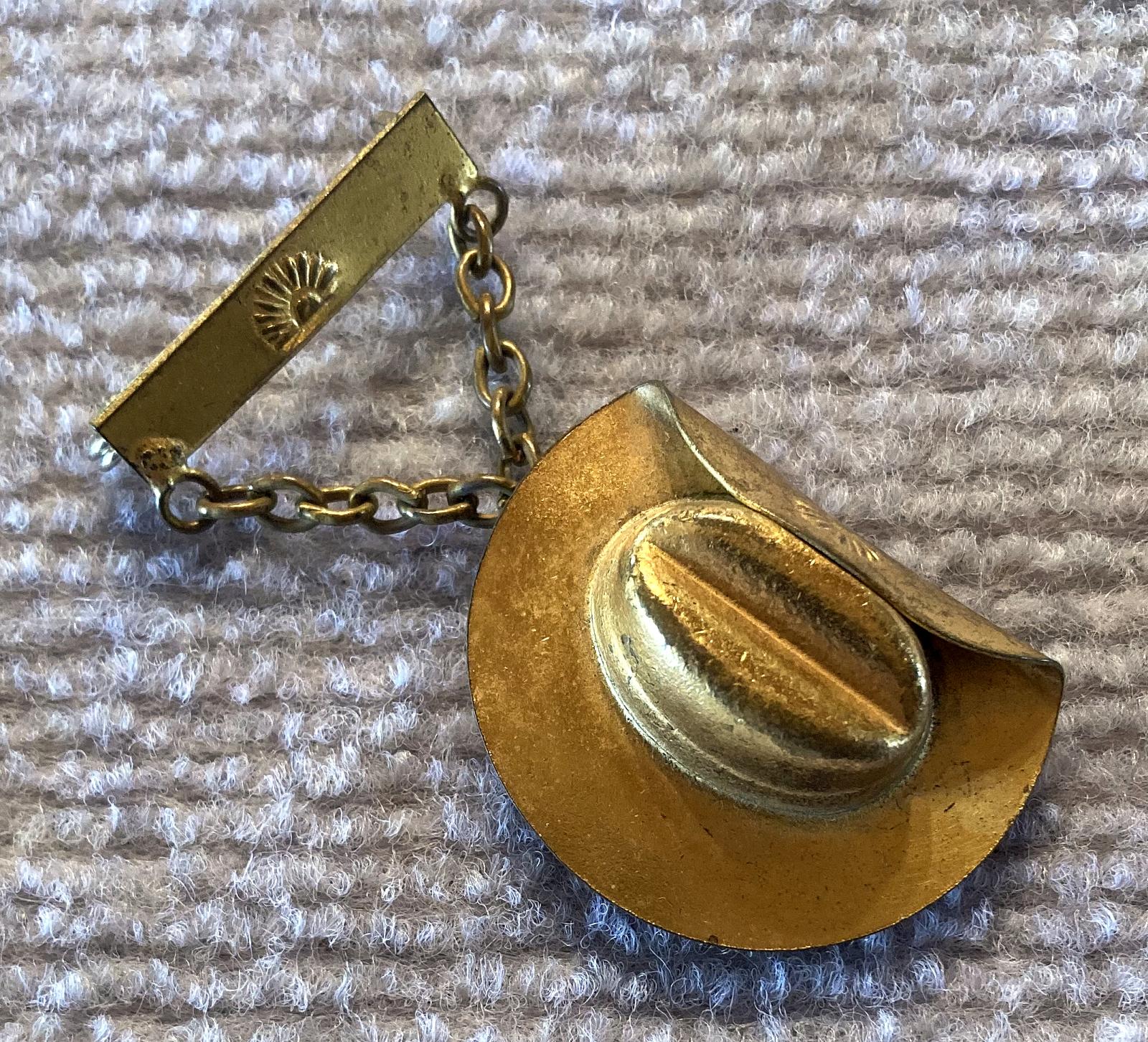 Angled view of reverse of slouch hat sweetheart brooch containing soldier portrait - 2