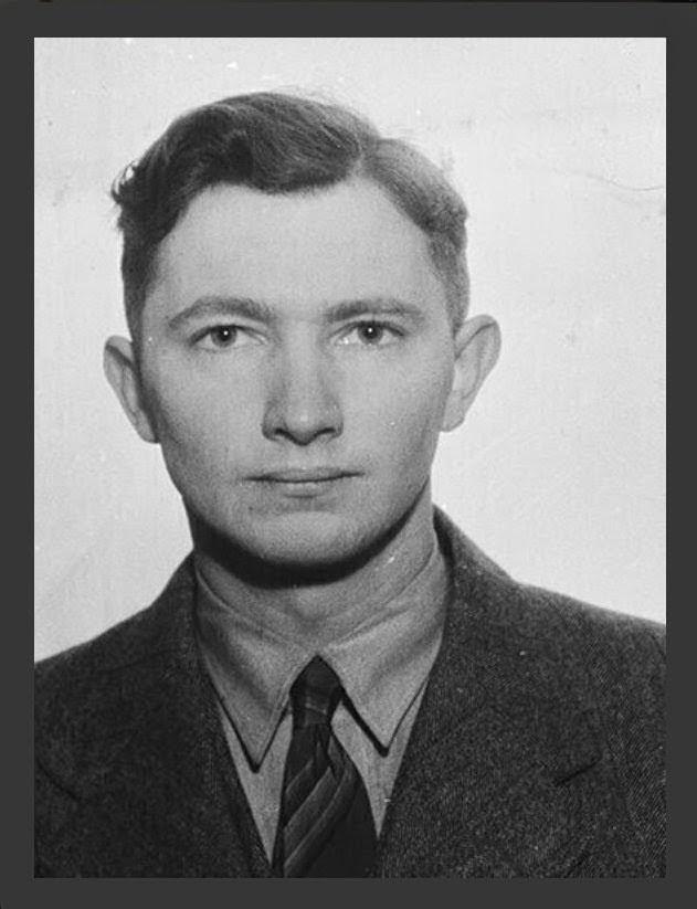 B&W photo of Thomas Lofthouse (casual)