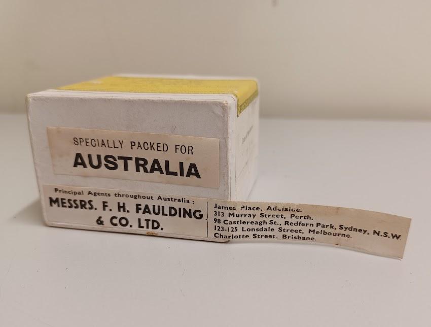 Side of box - labelling of surgical ligature