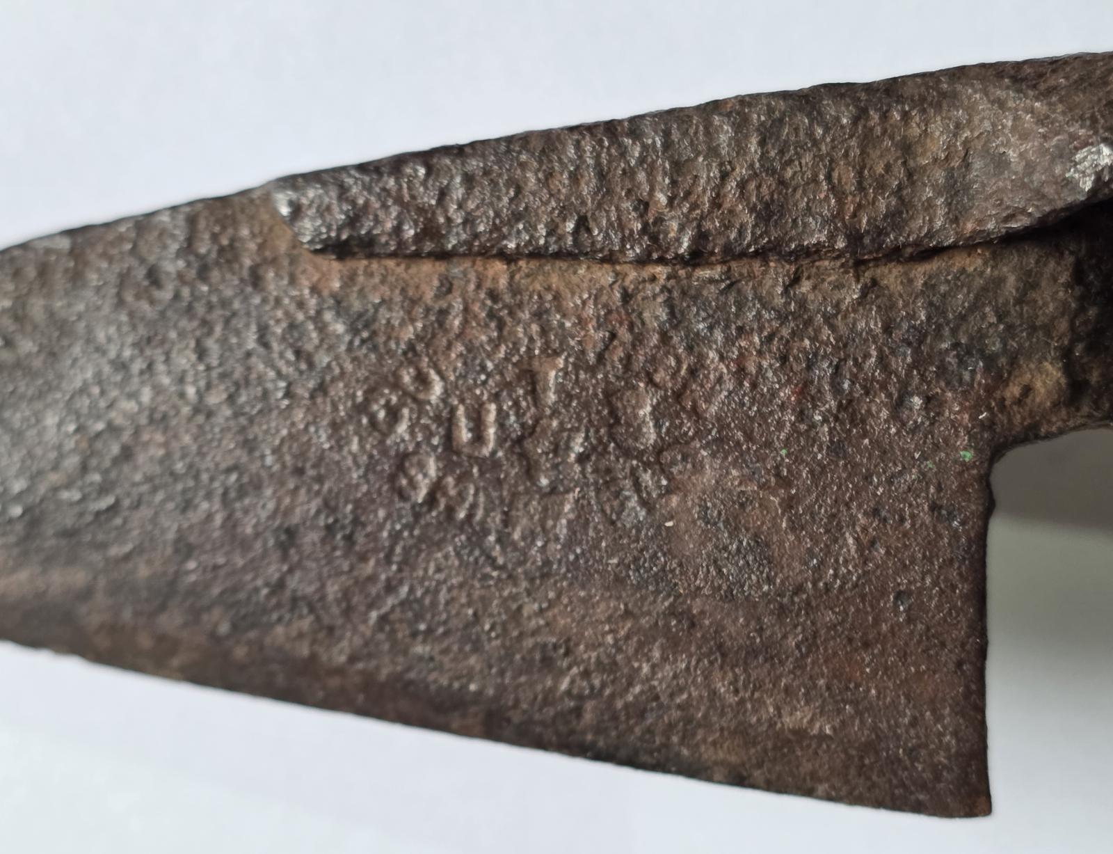 Trade mark detail on right hand outside blade
