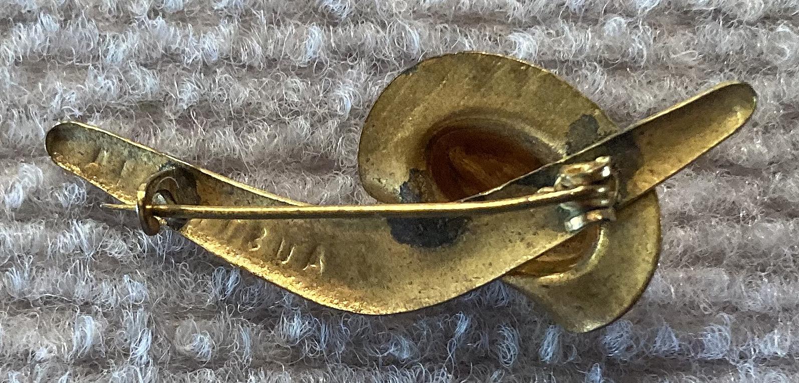 Reverse of gold tone patriotic brooch with slouch hat and boomerang
