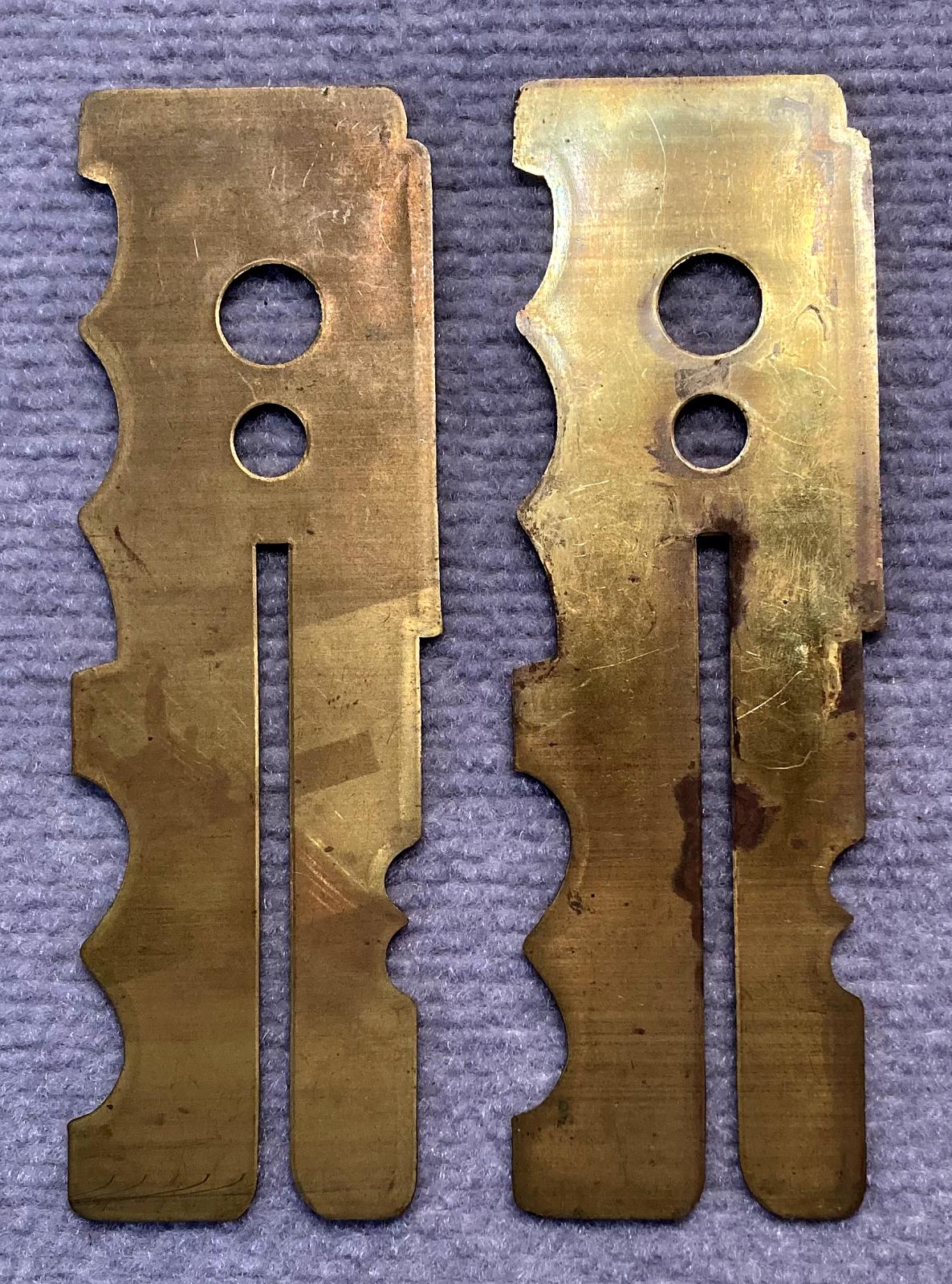 Reverse of WWI brass button sticks - type 1