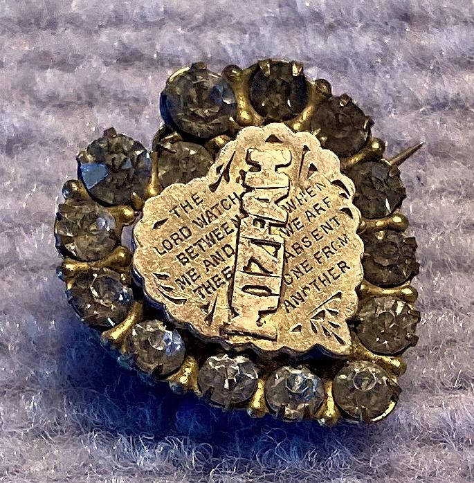 Angled view of Antique heart shaped Mizpah sweetheart brooch 