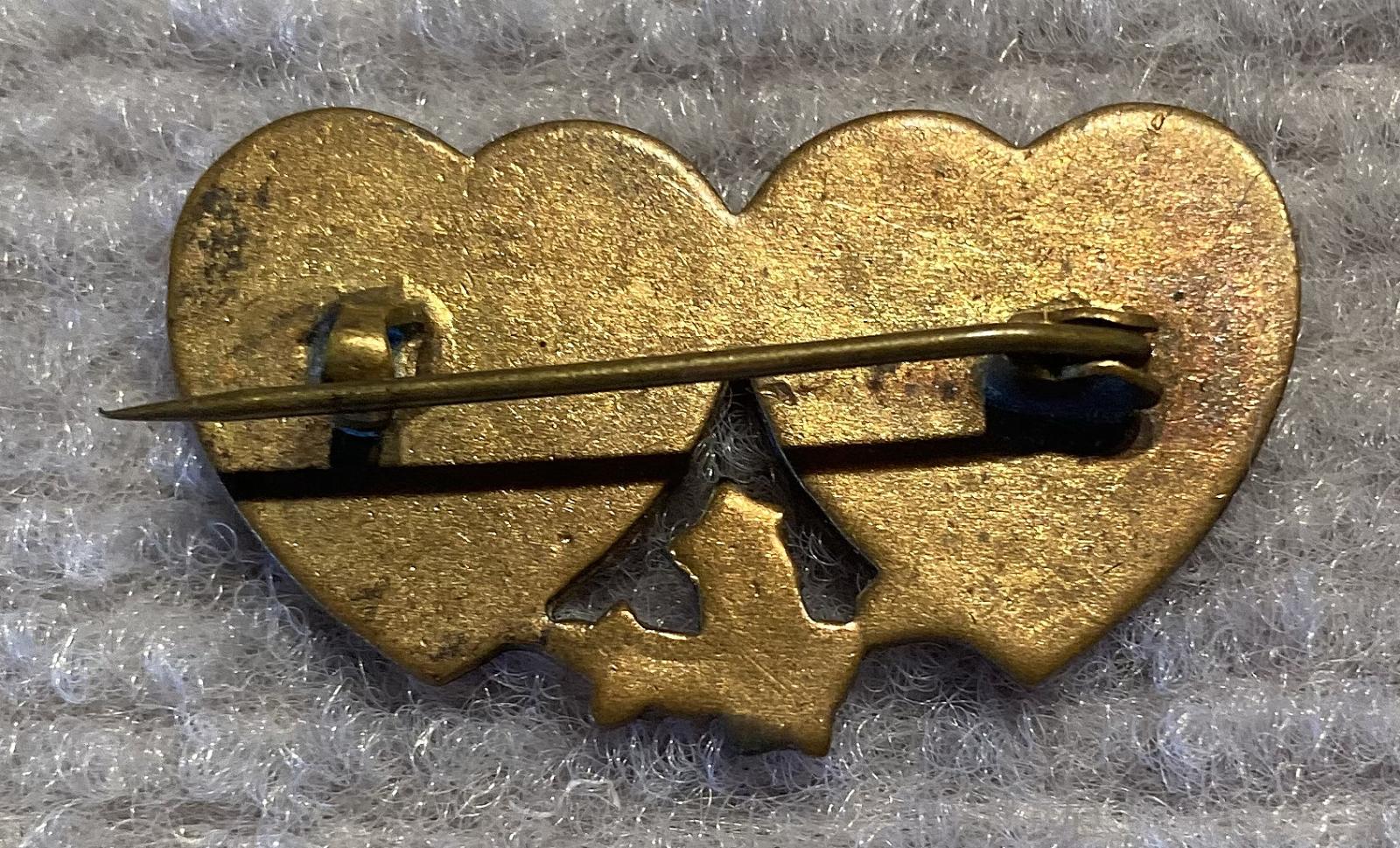 Reverse of Mizpah sweetheart brooch 