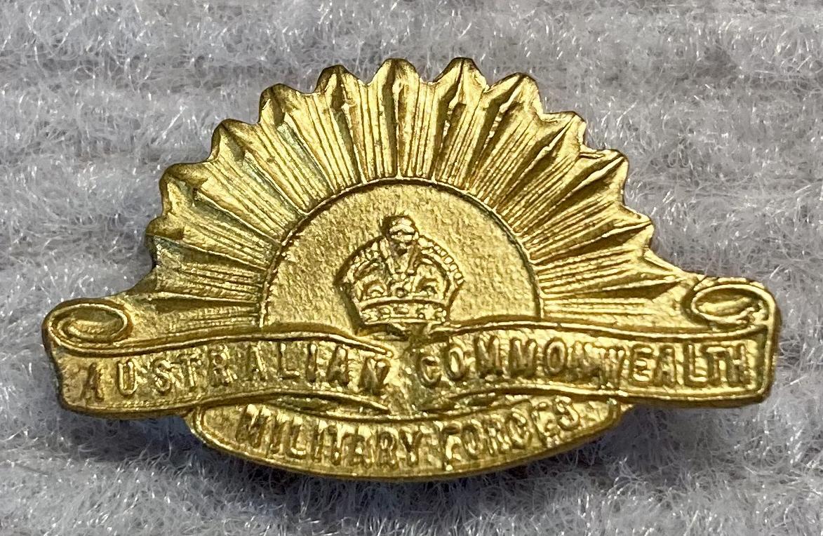 Miniature Rising Sun badge gold tone metal brooch - 2