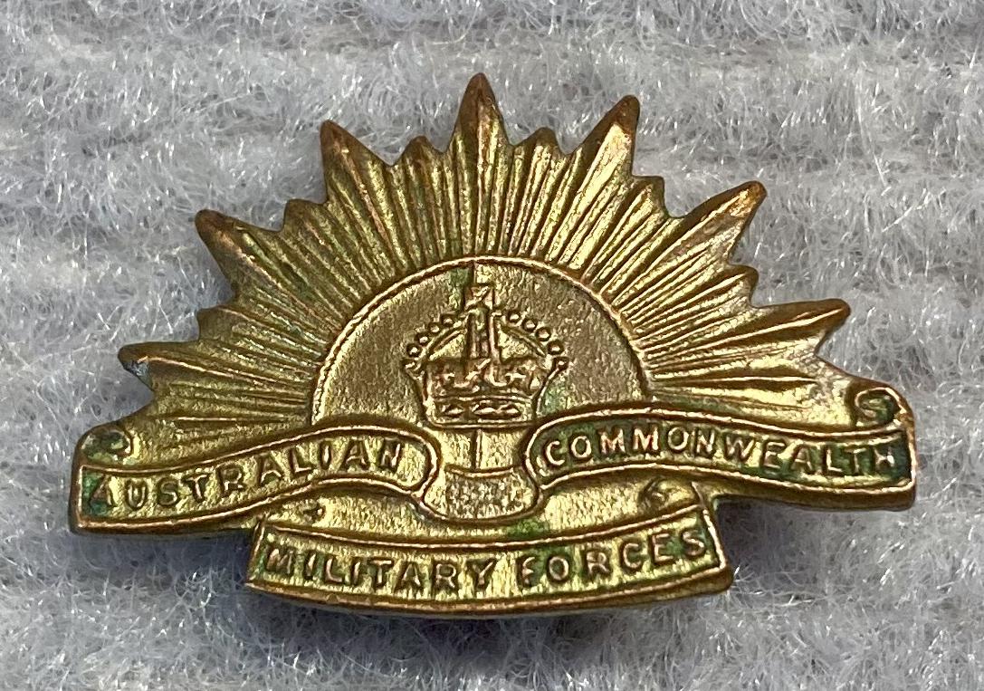 Miniature Rising Sun badge gold tone metal brooch - 1