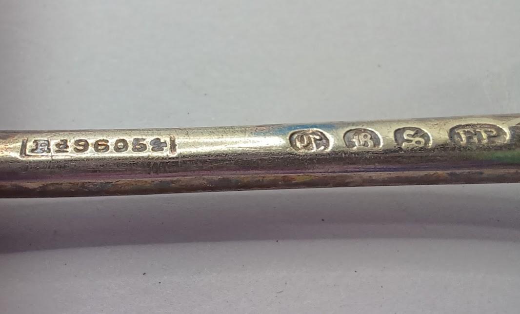 markings on jam spoon