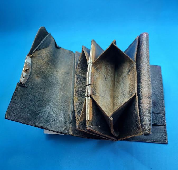 Leather purse (inside)
