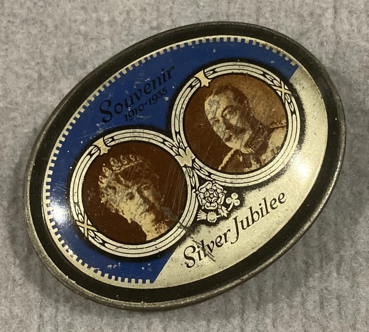 Angled view of souvenir tin - Silver Jubilee of King George V and Queen Mary (1910–1935)
