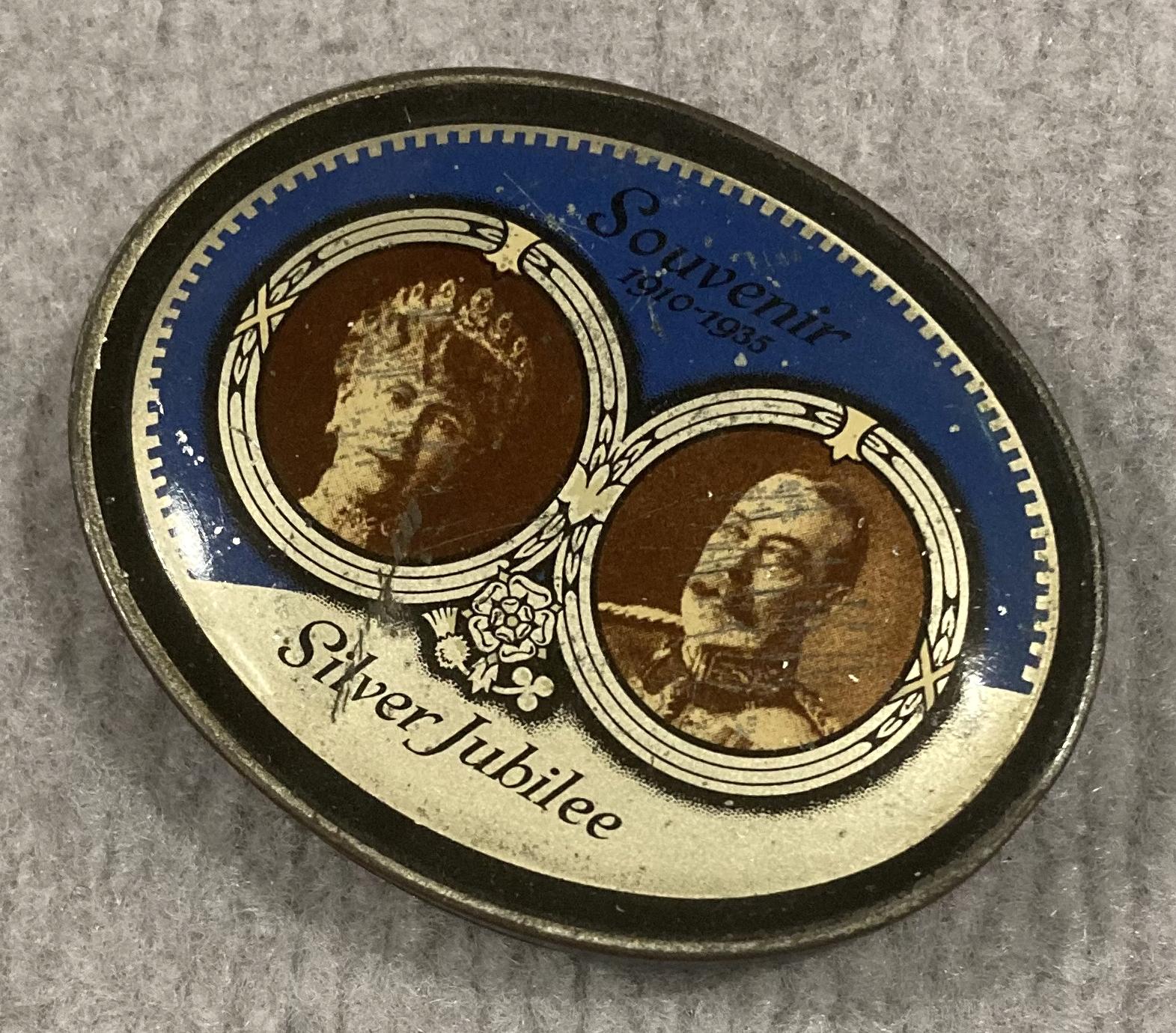 Other angled view of souvenir tin - Silver Jubilee of King George V and Queen Mary (1910–1935)