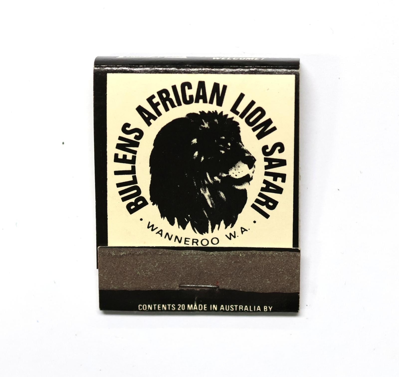 The front of the matchbook has an image of a lion and a grey igniting panel. 